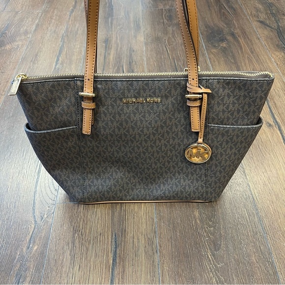 Michael Kors Brown Signature Jet Set Zip Top Tote - Picture 1 of 9